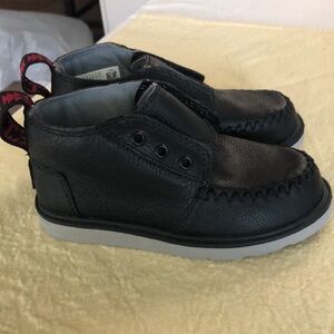 TOMS TODDLERS LEATHER CHUKKA BOOTS
